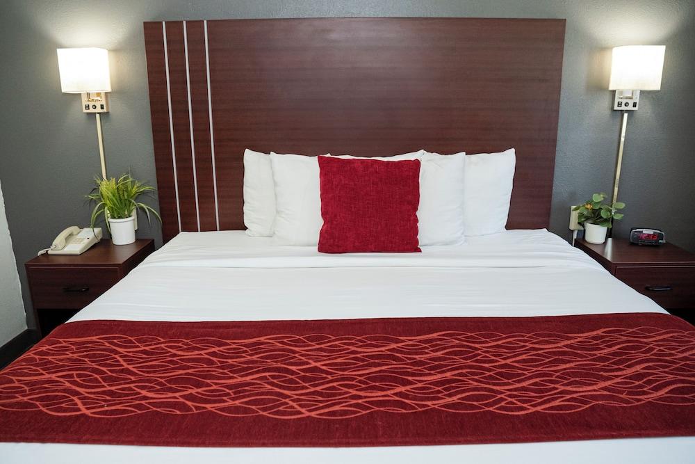 Victorian Inn & Suites photo 17