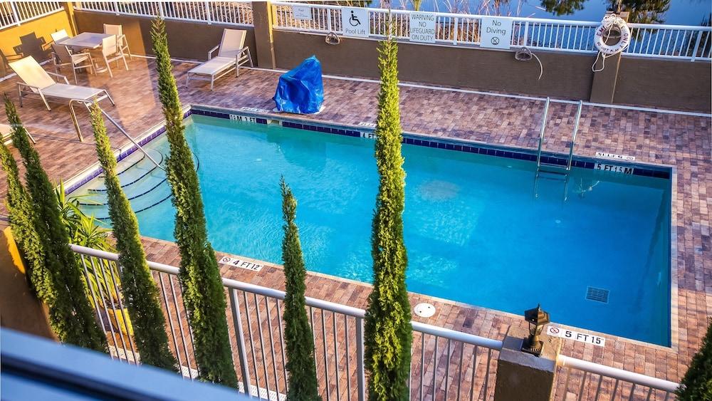 Holiday Inn Express Daytona Beach - Speedway, an IHG Hotel photo 14