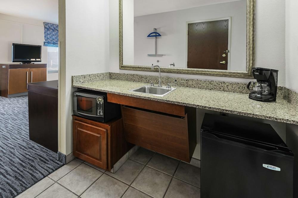 Hampton Inn & Suites San Marcos photo 16