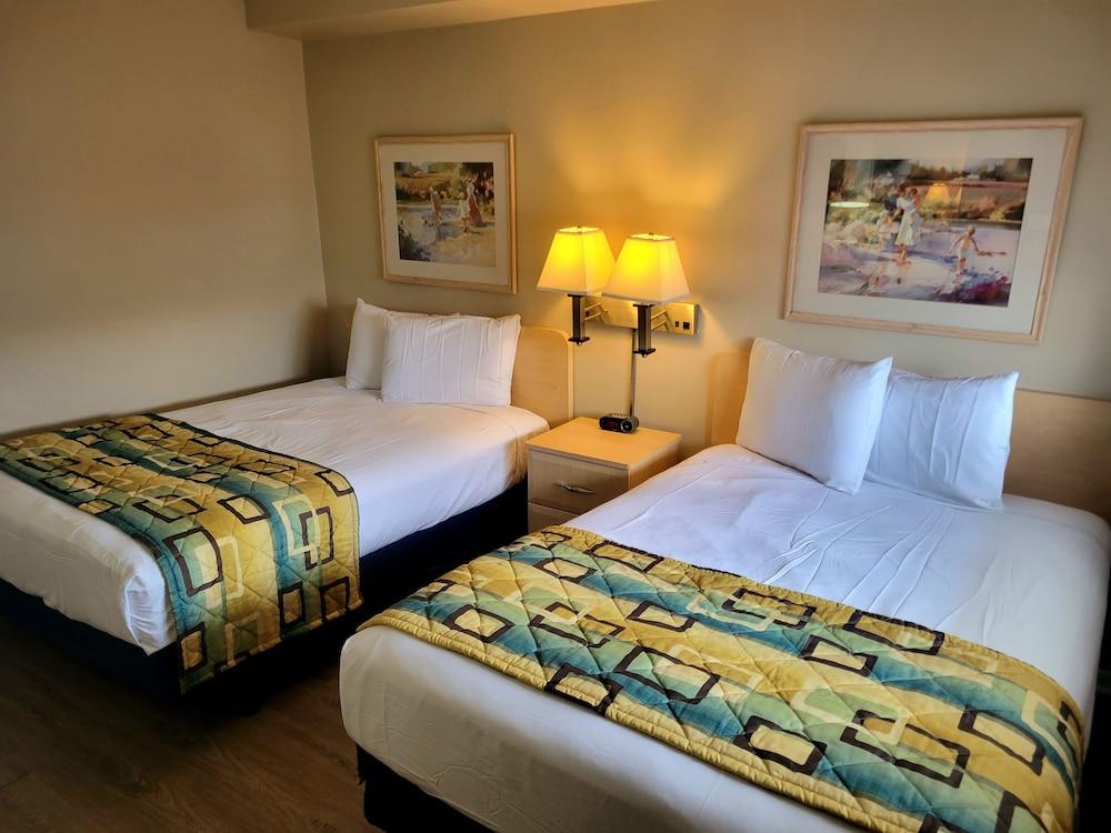 Water's Edge Ocean Resort photo 23