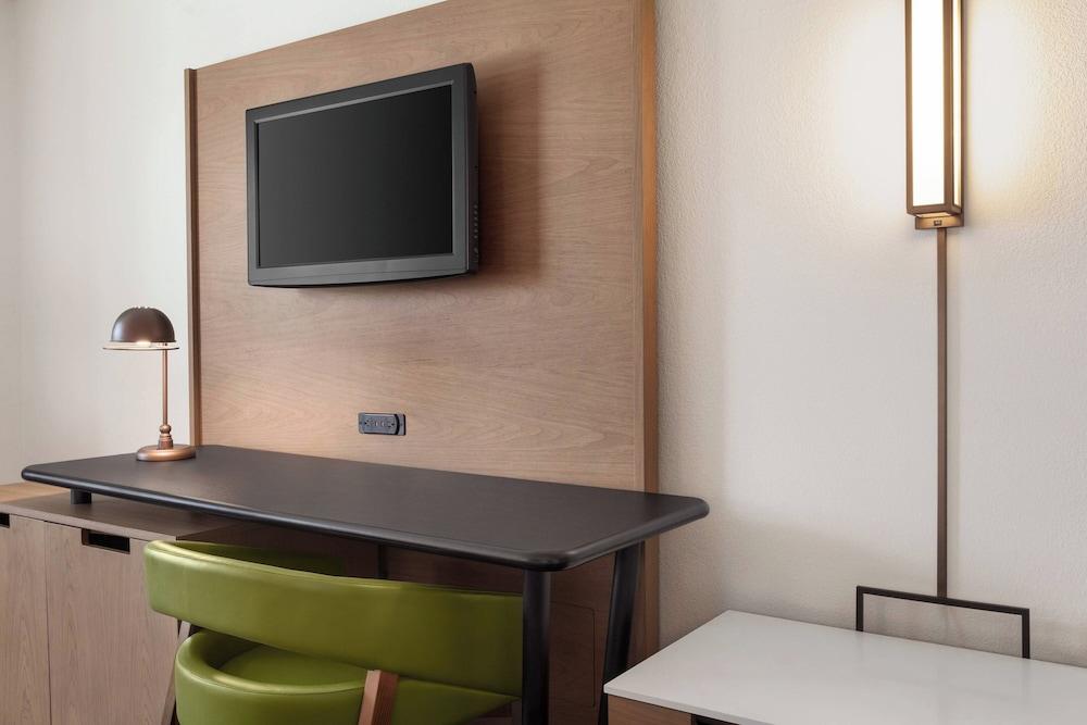 Fairfield Inn by Marriott Visalia Sequoia photo 10