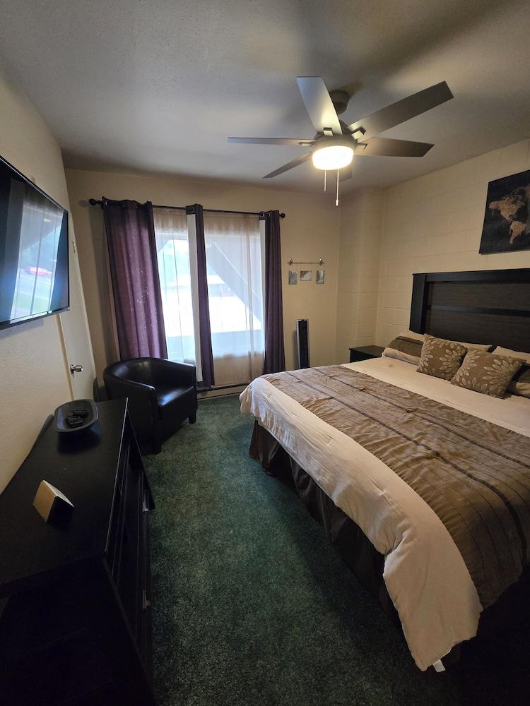 Chateau Rouge Condominiums photo 43