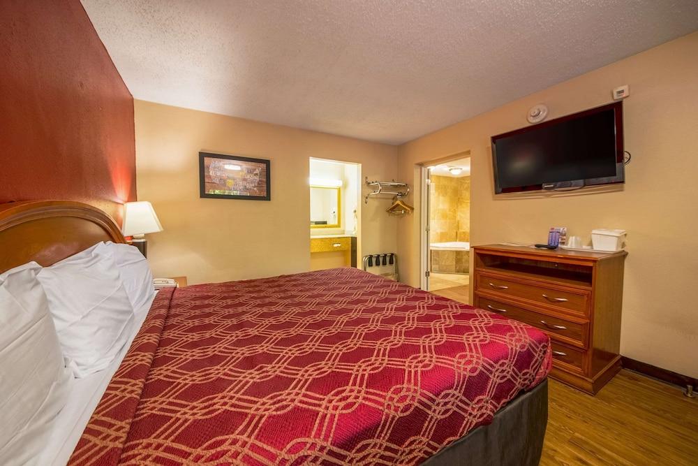 Econo Lodge Mount Laurel - Philadelphia East photo 14