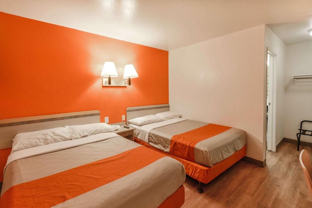 Motel 6 Huntsville, TX photo 8
