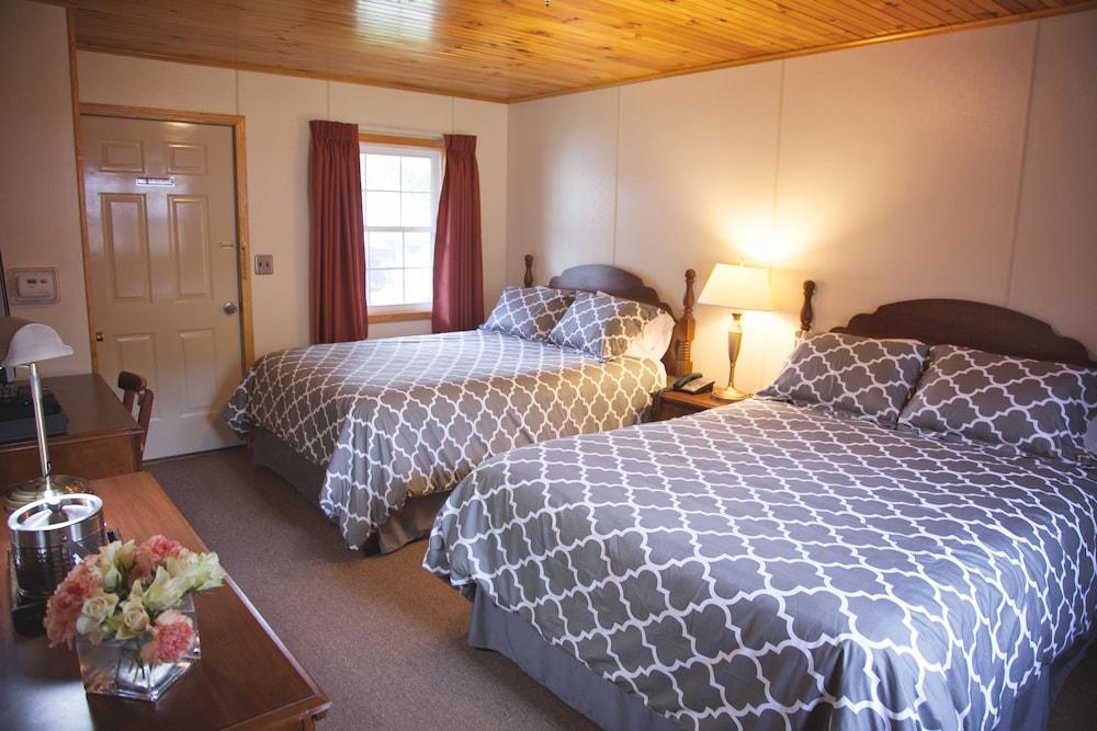 Blue Hill Lodge photo 51