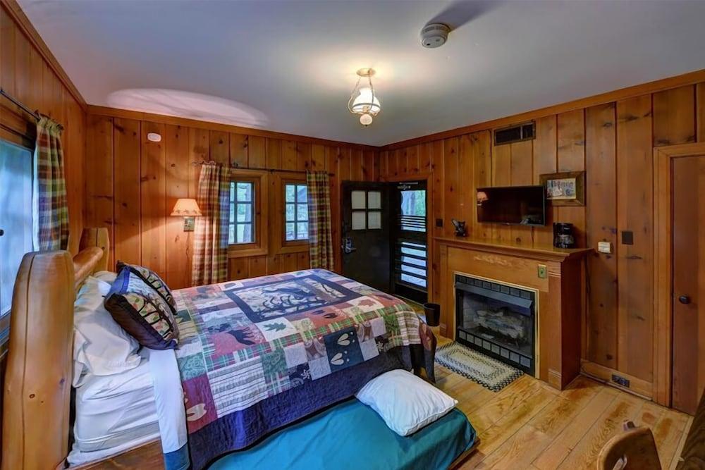 White Pines Lodge photo 1