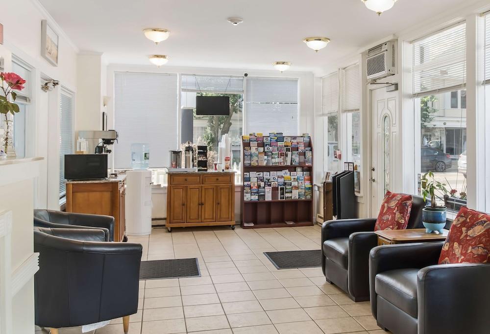Americas Best Value Inn & Suites Hyannis Cape Cod photo 4