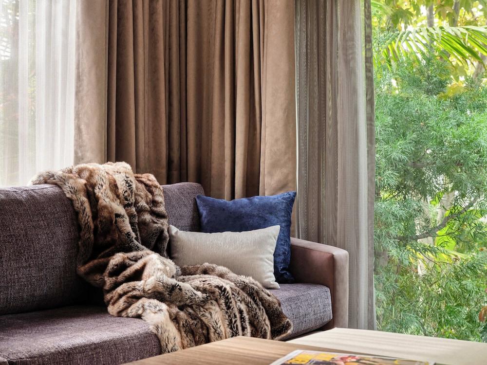 Sunset Marquis photo 16