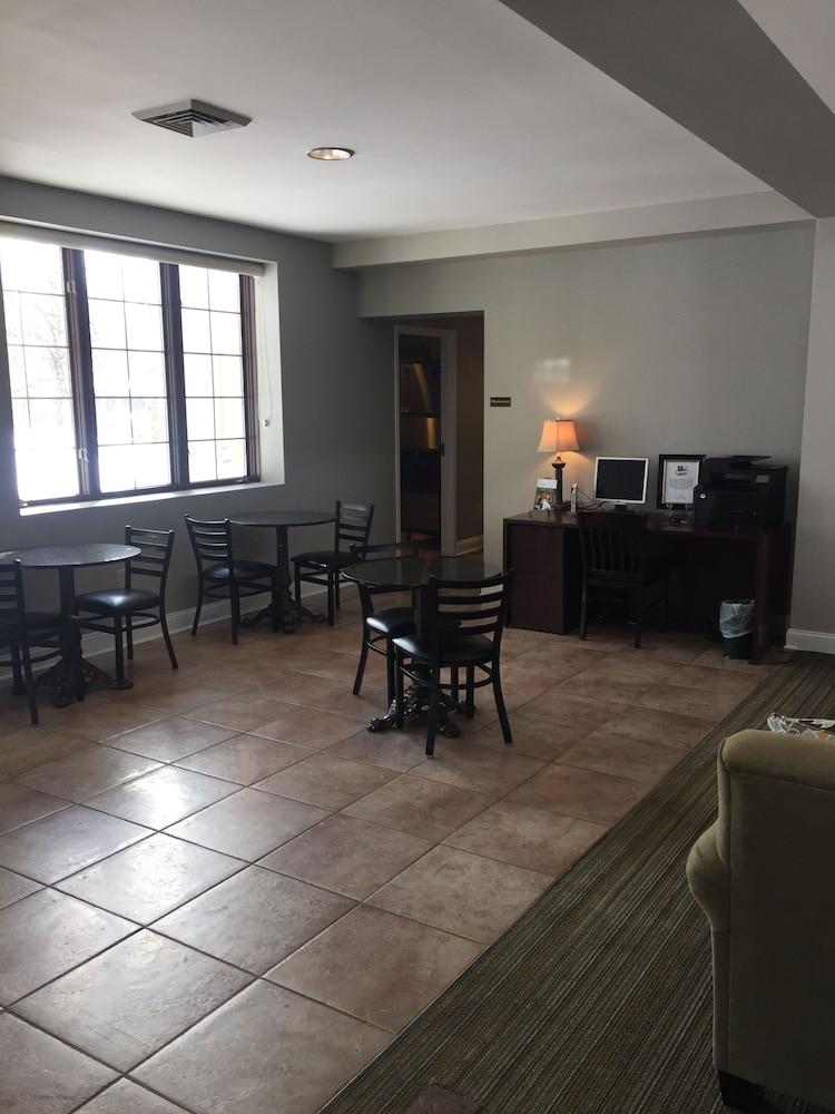 Belvedere Inn photo 11