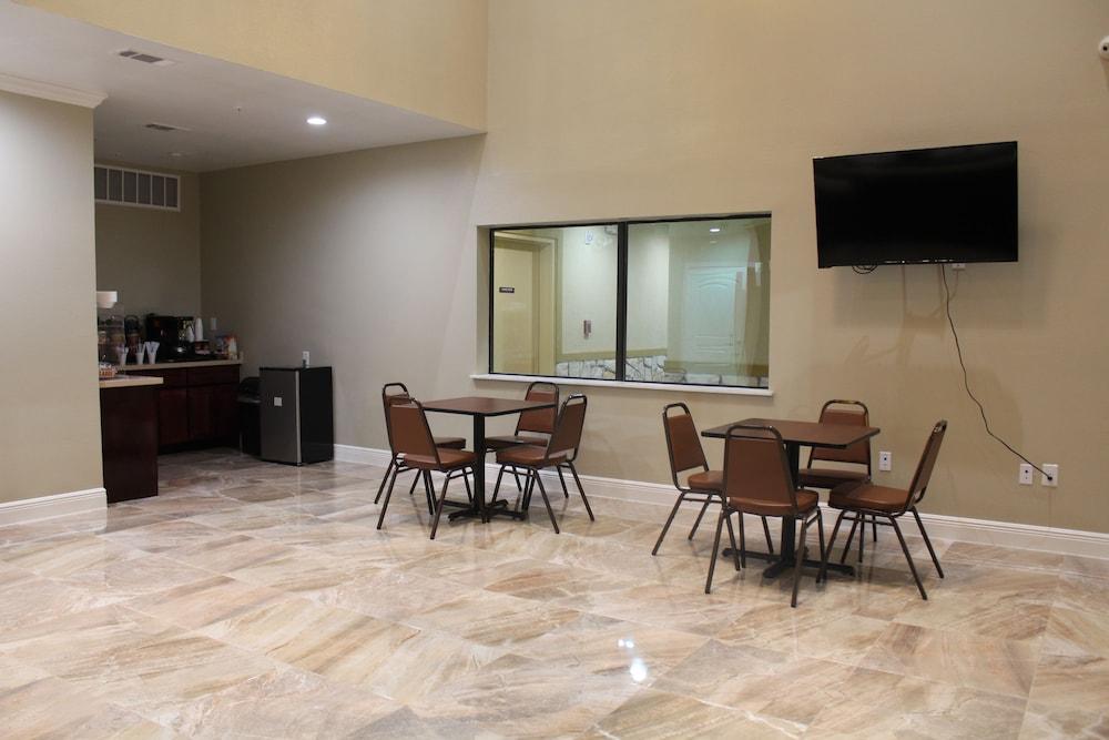 Express Inn & Suites - Bush Airport photo 19