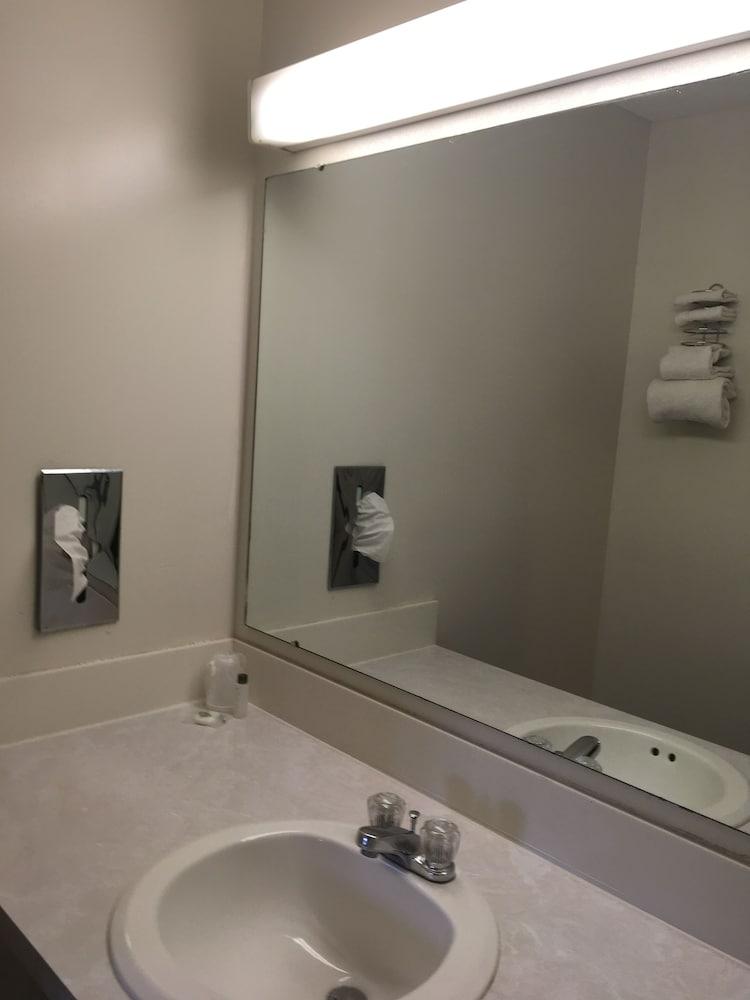 Gold Star Inn & Suites photo 22
