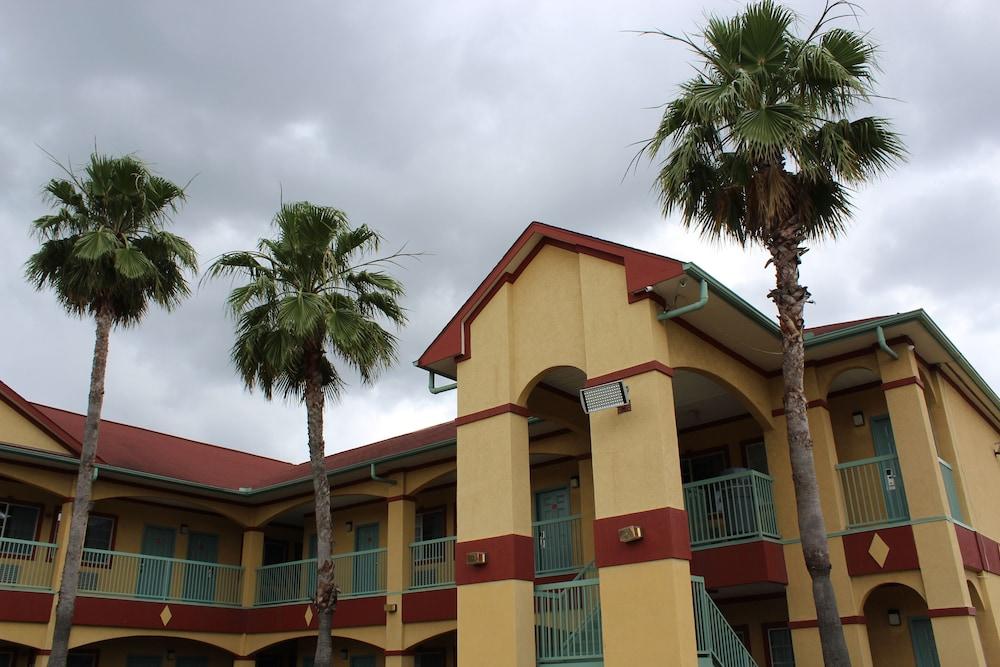 Palace Inn I10East & John Ralston photo 12