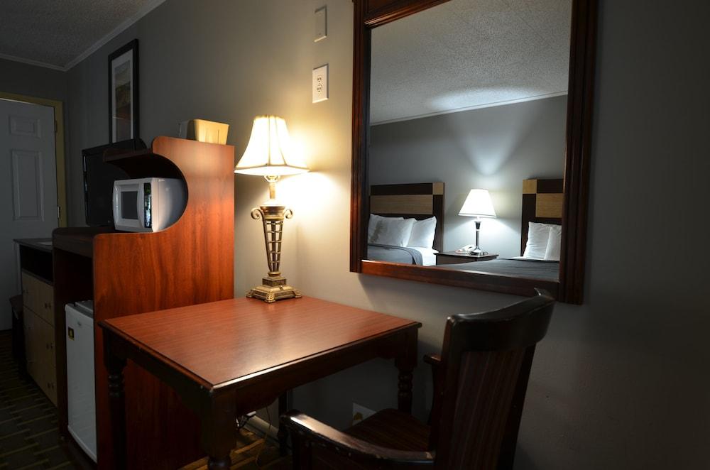 Travelowe's Motel photo 26
