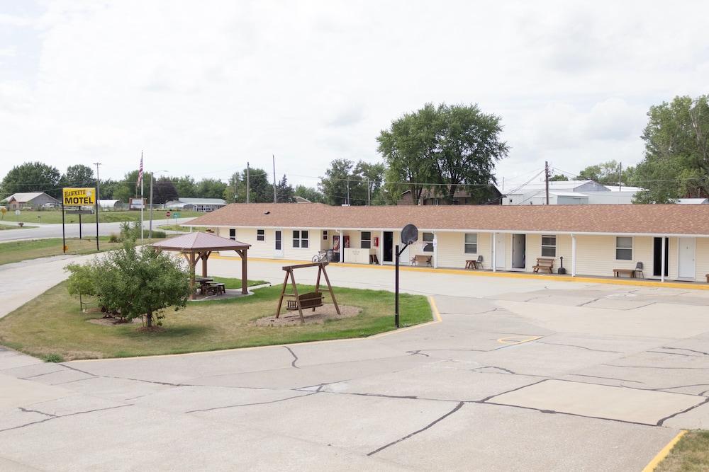 Hawkeye Motel photo 19