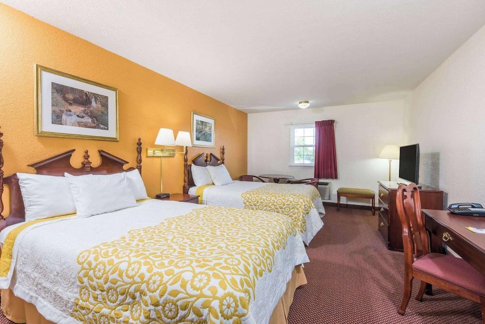 Days Inn by Wyndham Amherst photo 1