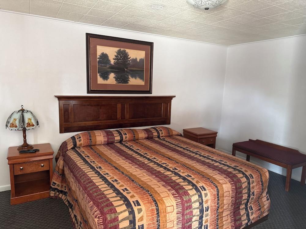 plains motel photo 7