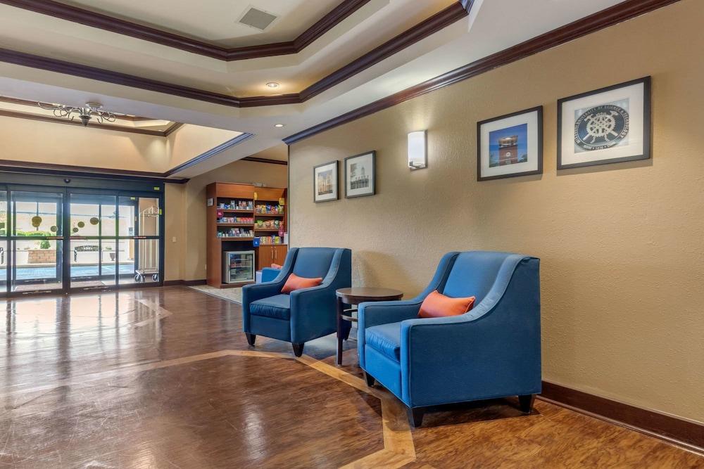 Comfort Suites Rolla photo 2