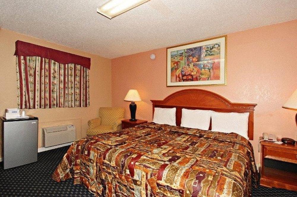 Regal Inn & Suites photo 29