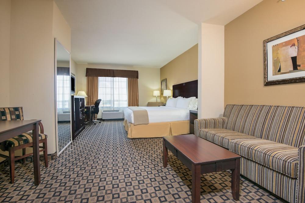 Holiday Inn Express Hotel & Suites Clovis by IHG photo 22