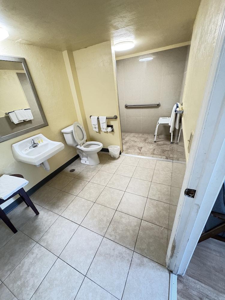 University Inn Gainesville photo 13