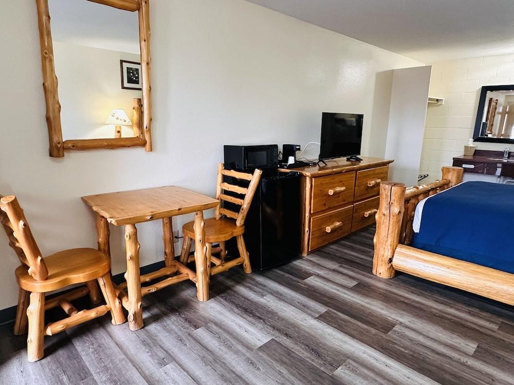 Northwoods Motel photo 6