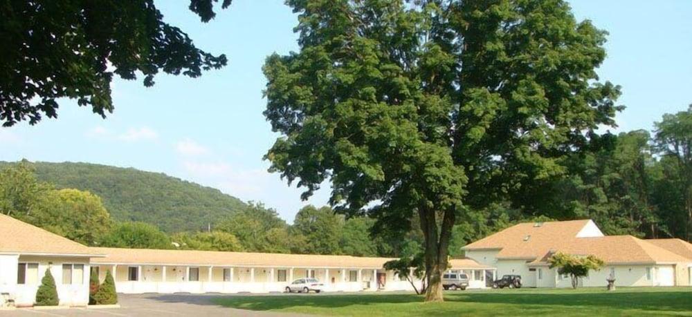 Rocky River Inn photo 1