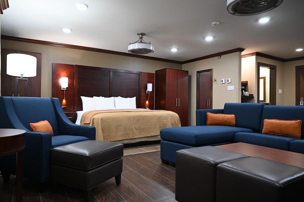 Giles Hotel Inn & Suites photo 10