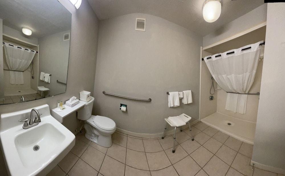 Days Inn by Wyndham Lake Park/Valdosta photo 12