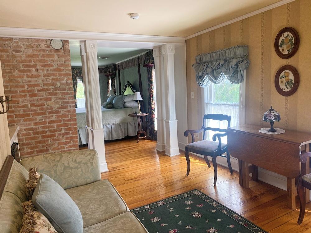 Springside Inn photo 11