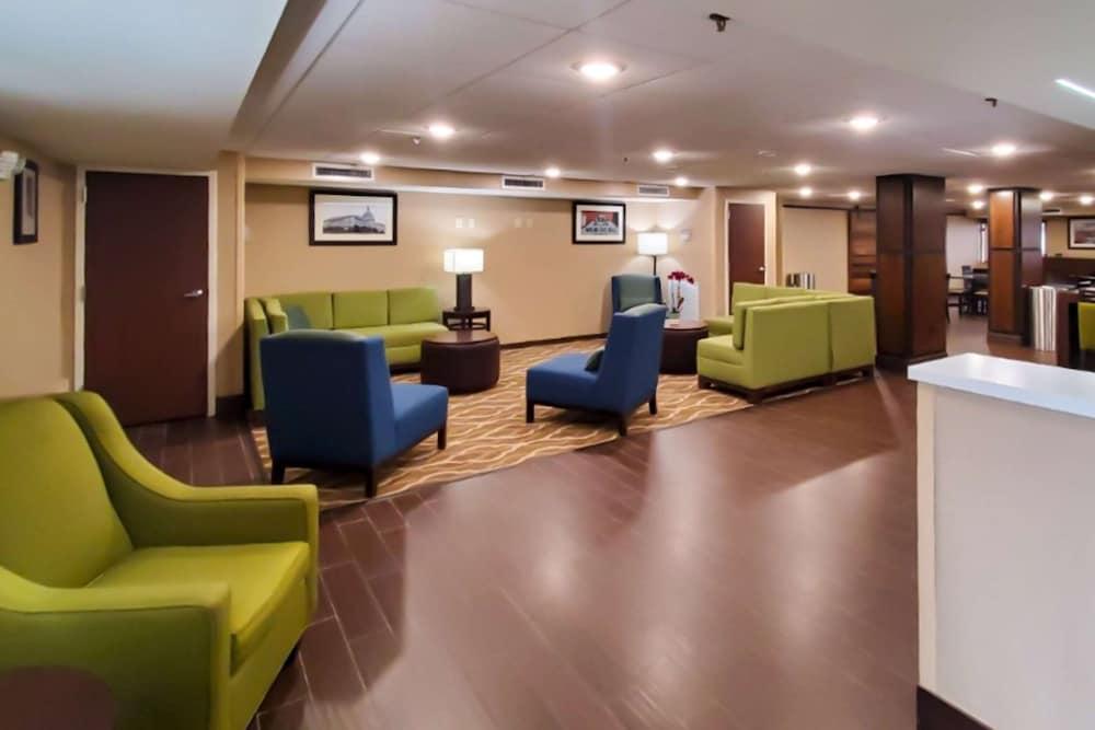 Comfort Inn Oxon Hill - National Harbor photo 2