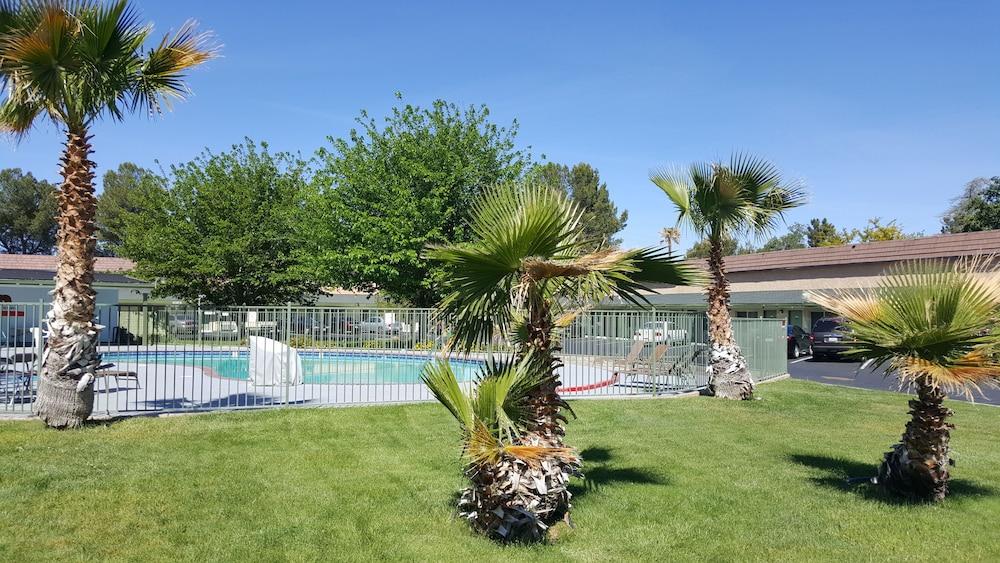 Town House Motel photo 28