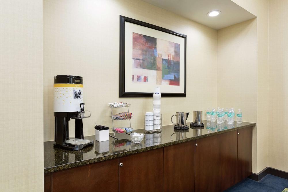 Hampton Inn Charlotte-Belmont at Montcross photo 17