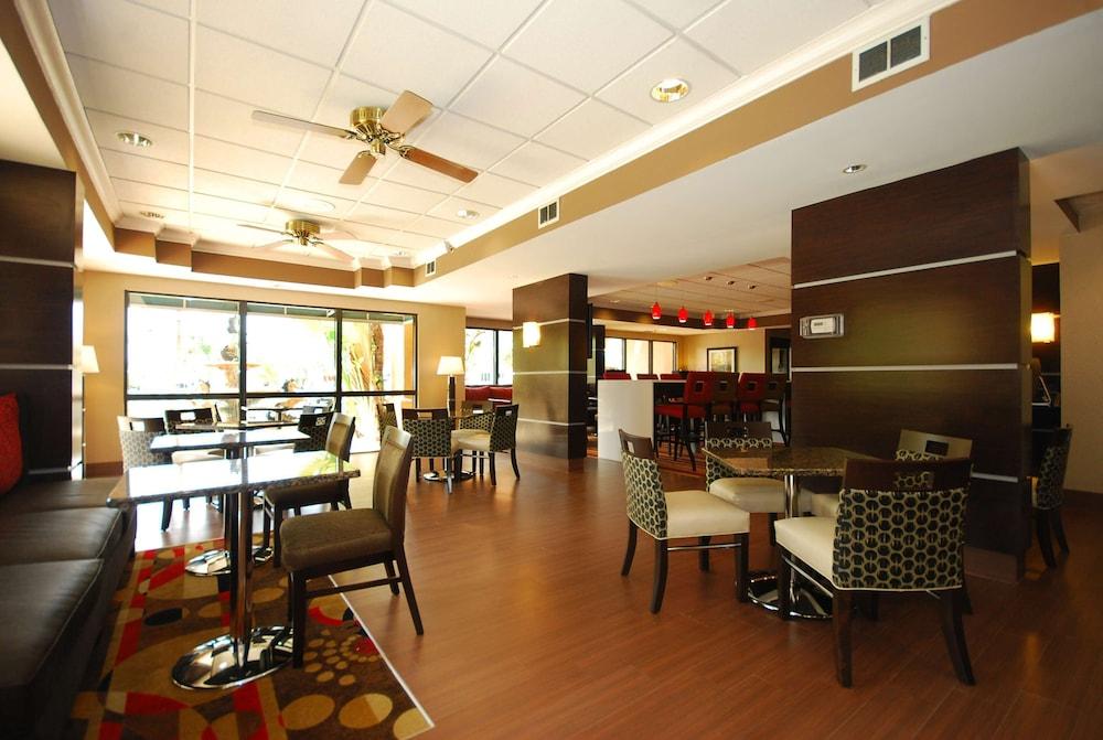 Hampton Inn Fort Myers-Airport & I-75 photo 41