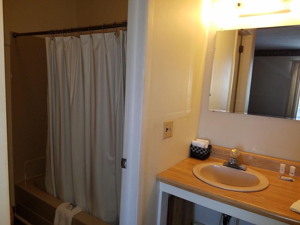 Clark's Beach Motel photo 56