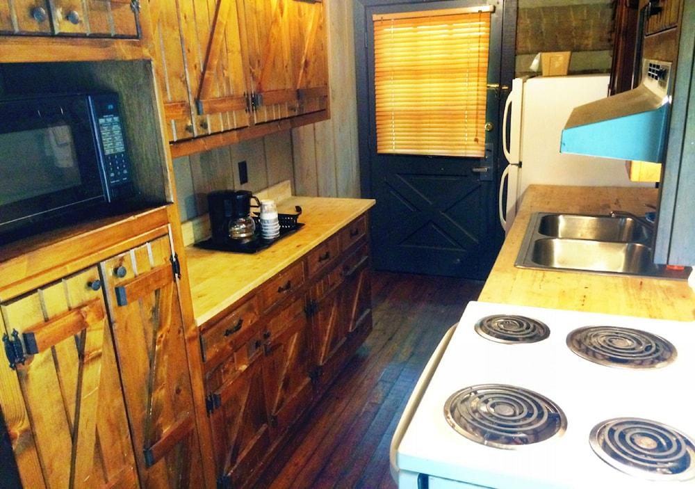The Smokehouse Lodge and Cabins photo 31