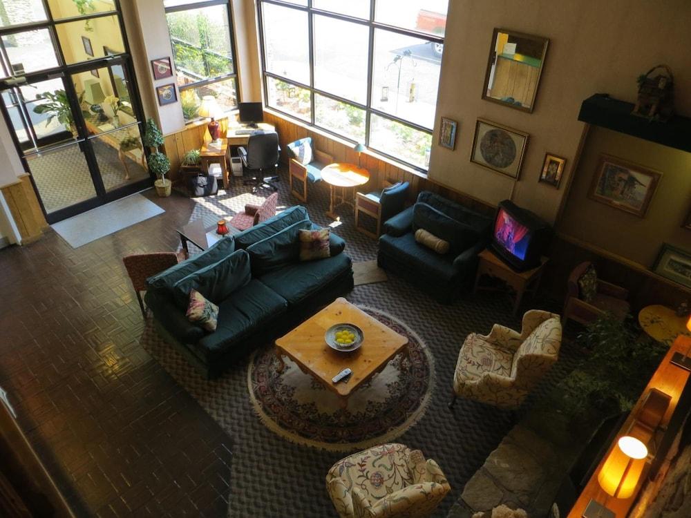 Americourt Hotel photo 2