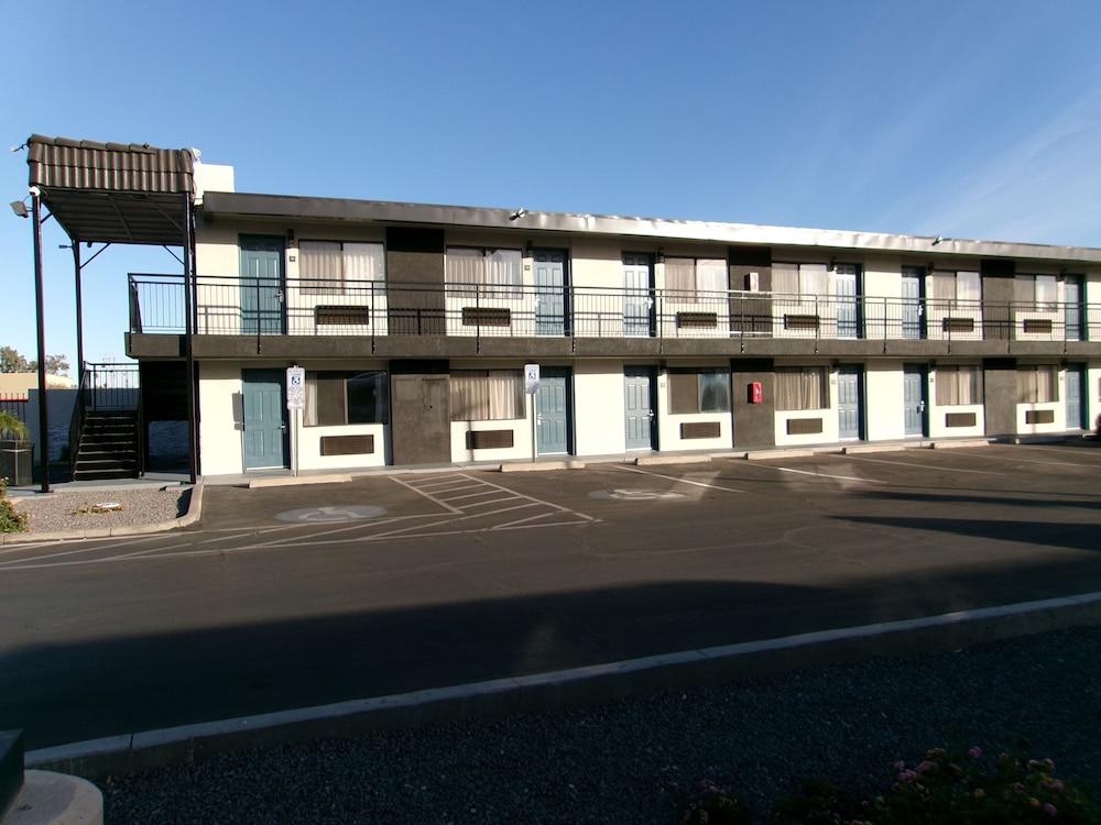 SureStay Hotel by Best Western Phoenix Airport photo 71