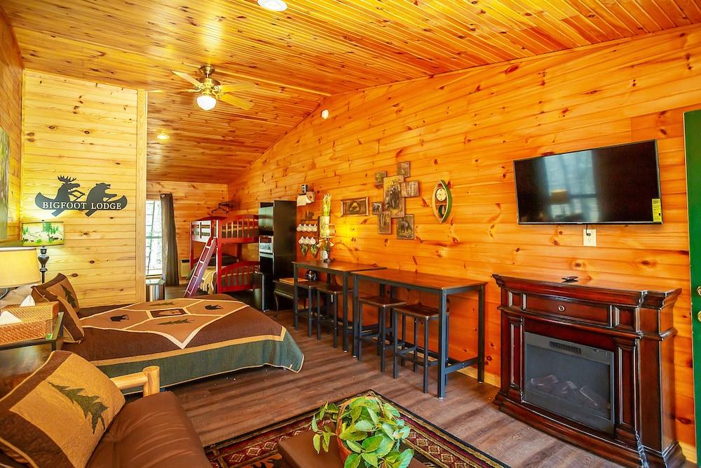 Bigfoot Lodge Room One photo 2
