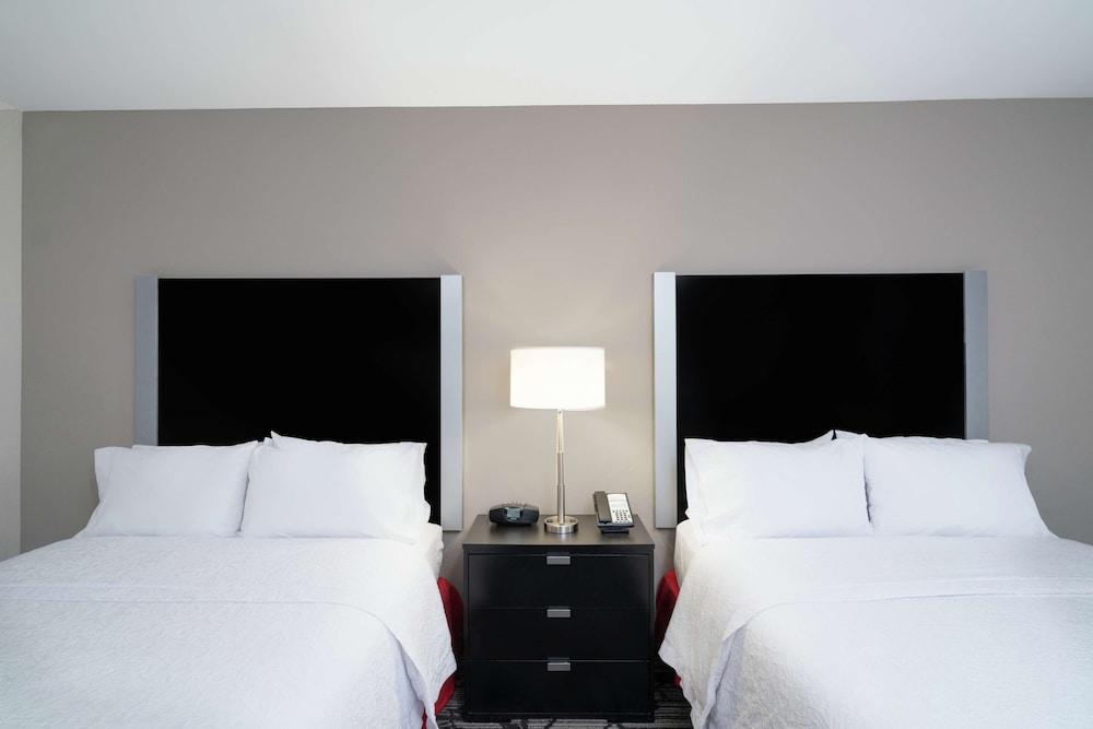 Hampton Inn & Suites Roanoke Airport photo 10