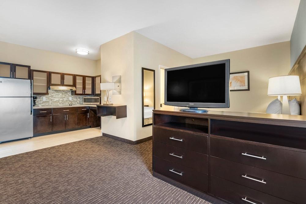 Staybridge Suites St. Petersburg Downtown by IHG photo 5