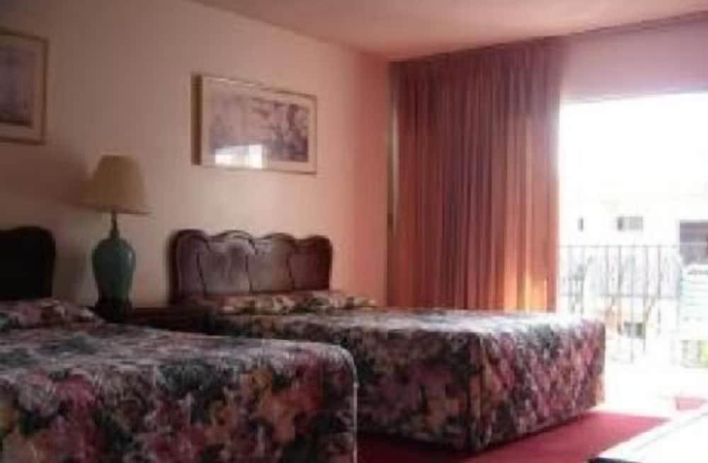 Royal Century Hotel photo 7
