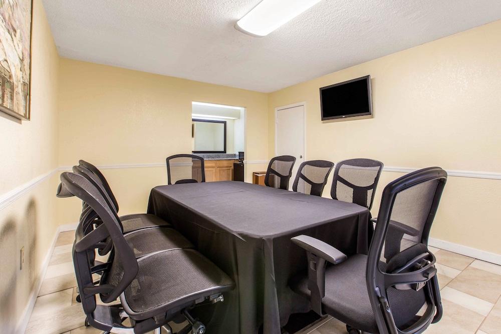 Ramada by Wyndham Santee I-95 photo 19