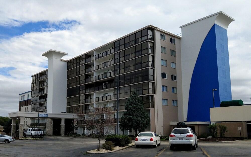 Comfort Inn & Suites Rochelle - DeKalb photo 13