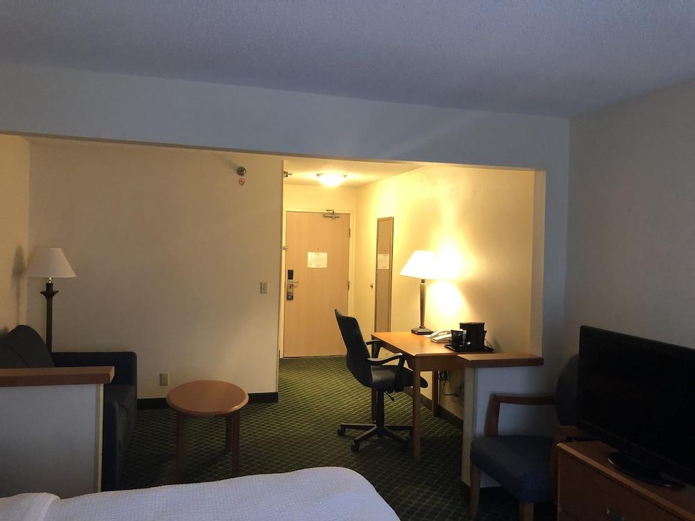Baymont by Wyndham Coon Rapids photo 41