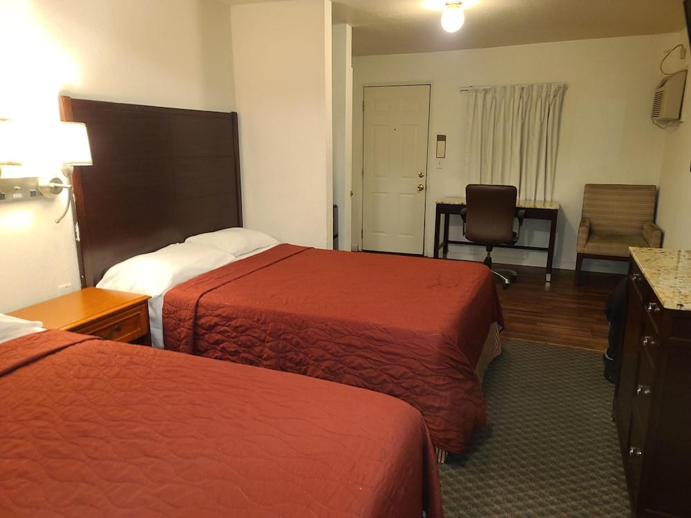 Bigfoot Motel photo 23