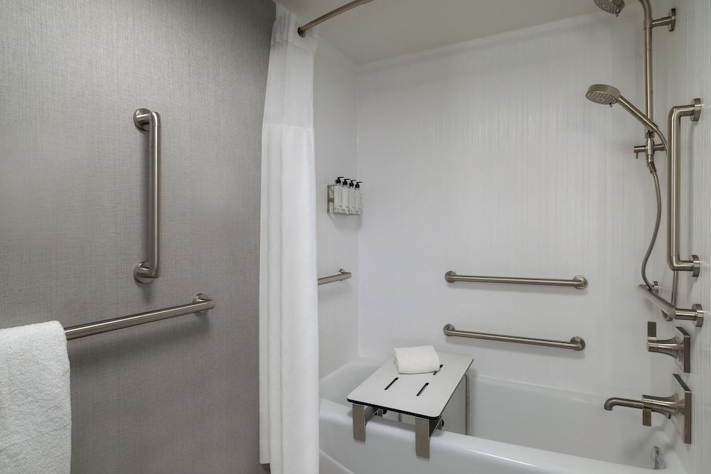 EVEN Hotel Detroit North - Troy photo 18