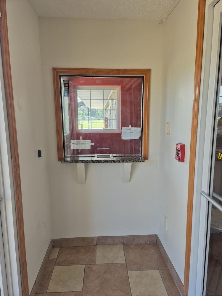 General Bragg Inn & Suites Chickamauga photo 2
