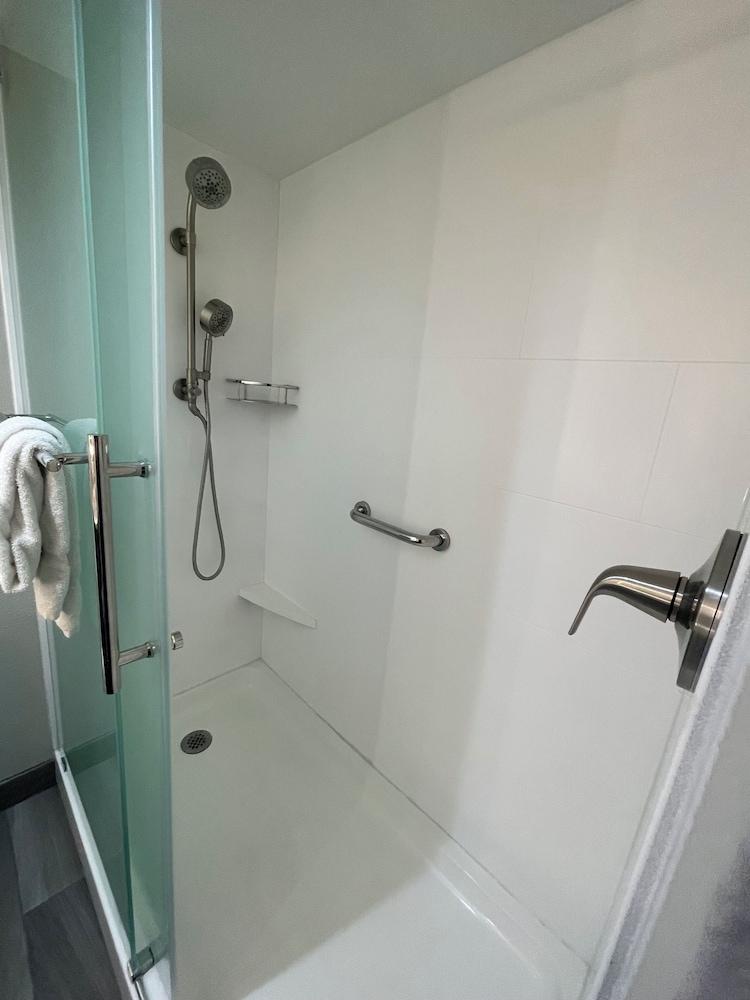 MCM Elegante Hotel and Conference Center Odessa photo 11
