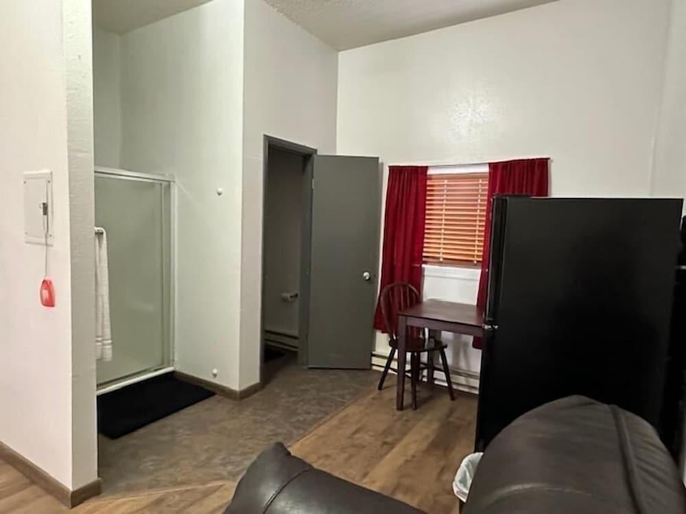 Bobbi's Classic Motel photo 4