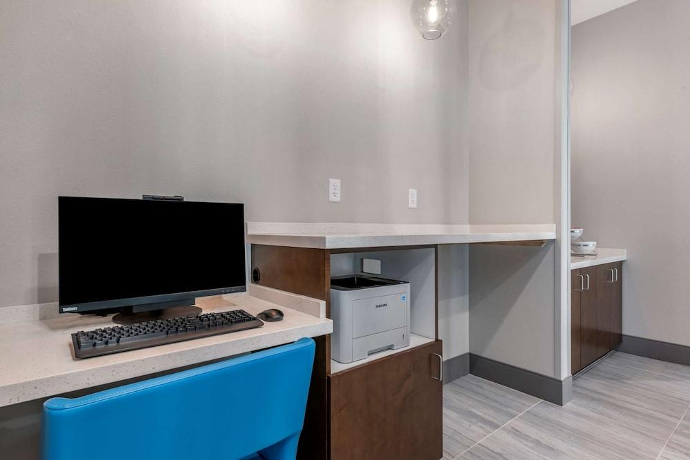 Comfort Suites Gainesville near University photo 51